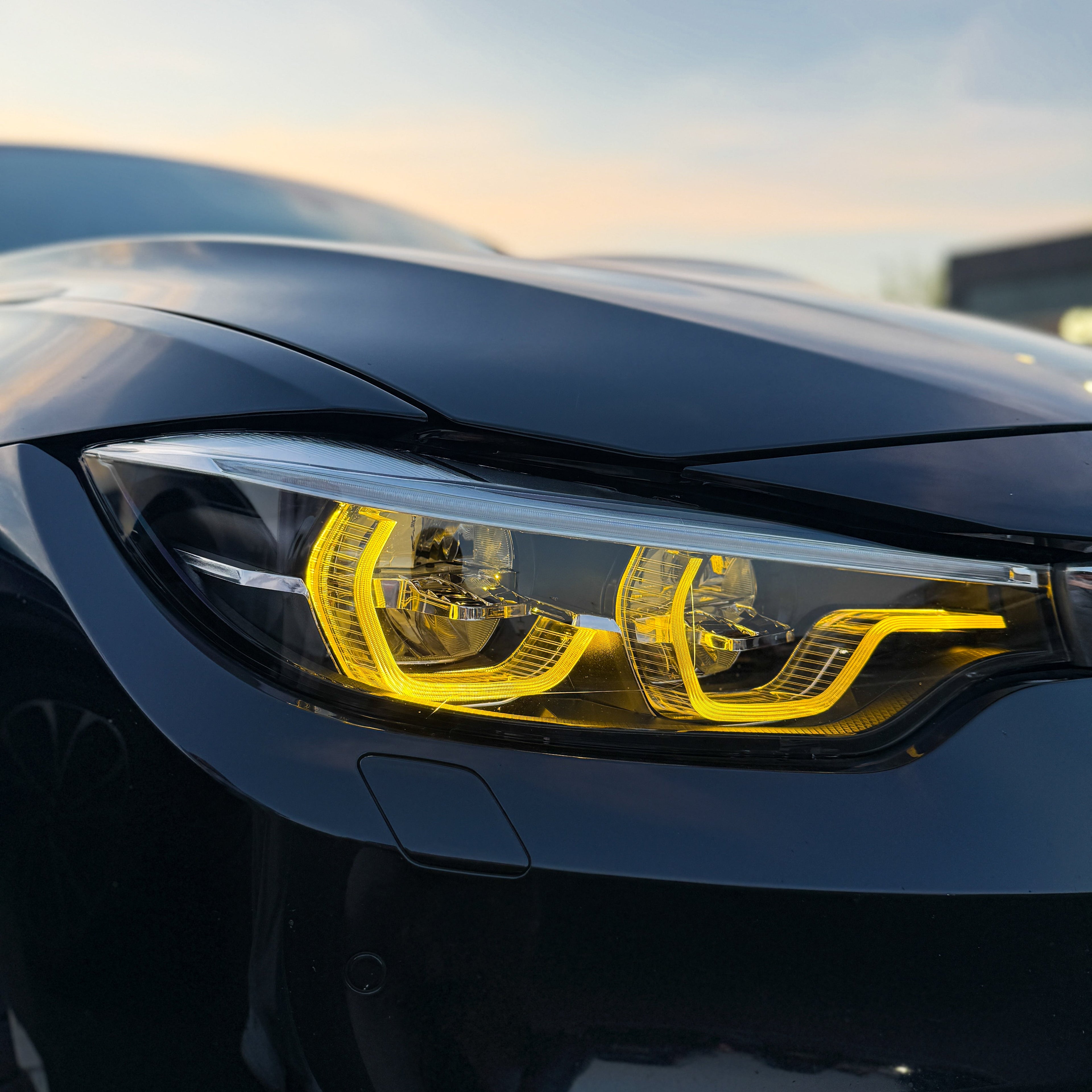 BMW F80/F82/F32 Ikon Headlights White/Yellow